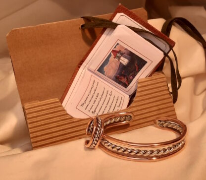 Parure „Rapunzel“: Ring und Armband in Kupfer und Silber mit ihrem Tiny Book, in Geschenkbox