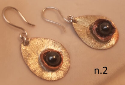 Corolla earrings with hematite pearl - Image 3